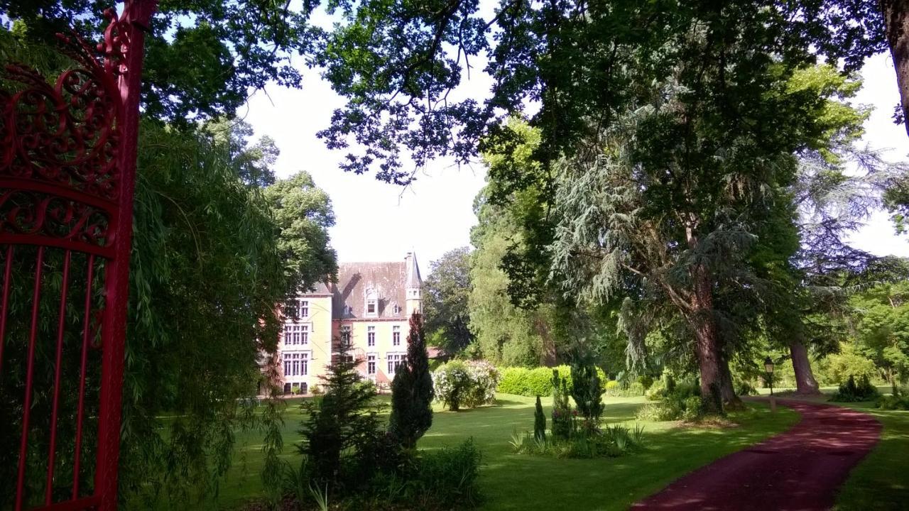 Château de la Vernède Saint-Rémy-de-Chargnat Exterior foto