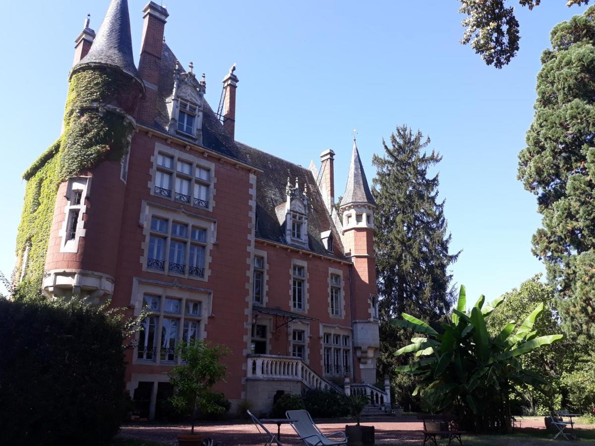 Château de la Vernède Saint-Rémy-de-Chargnat Exterior foto