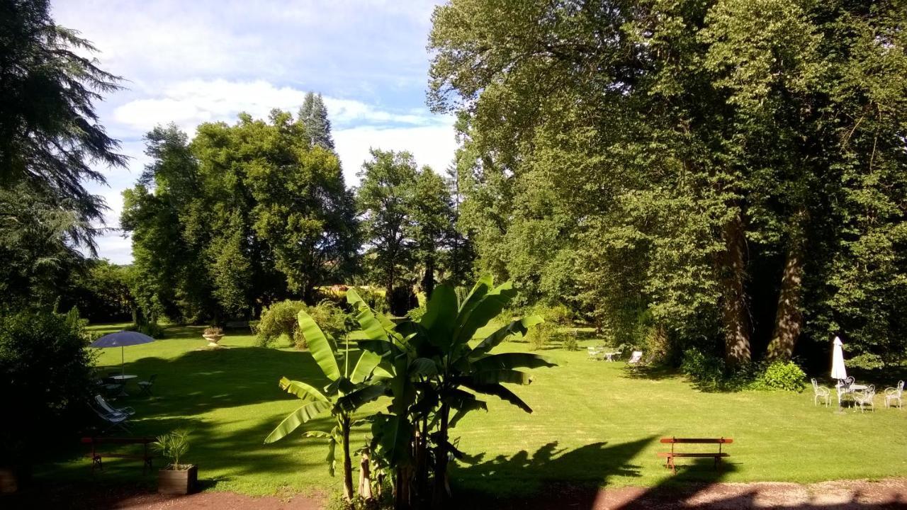 Château de la Vernède Saint-Rémy-de-Chargnat Exterior foto